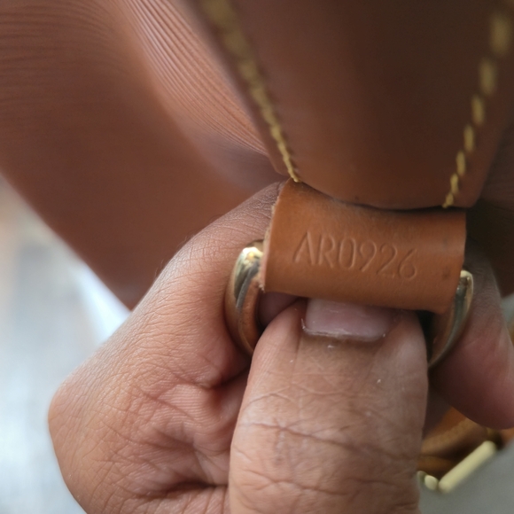 Louis Vuitton Epi Petit Noe in Cipango - Picture 10 of 13